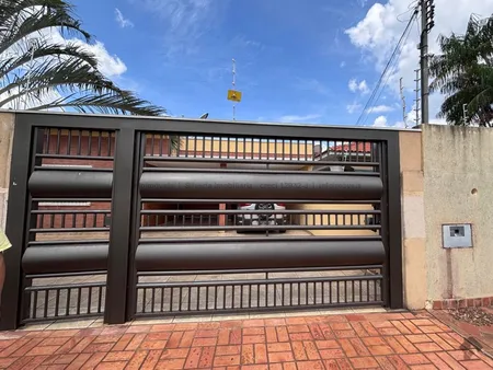 Casa-Térrea em Nova Campo Grande