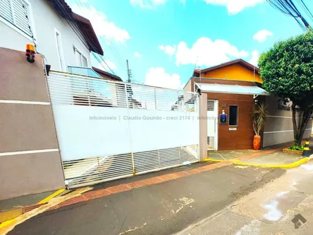 Sobrado-Condomínio em Chácara Cachoeira