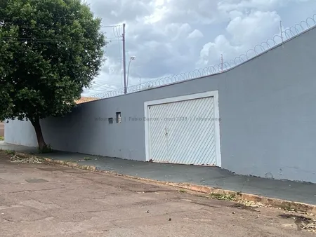 Casa-Térrea em Guanandi