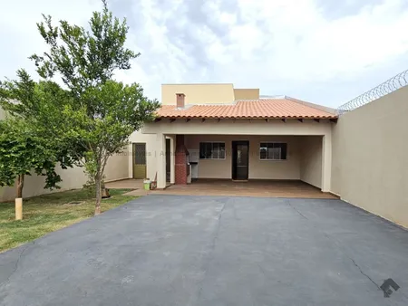 Casa-Térrea em Guanandi