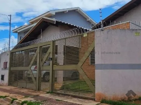 Casa-Térrea em Guanandi