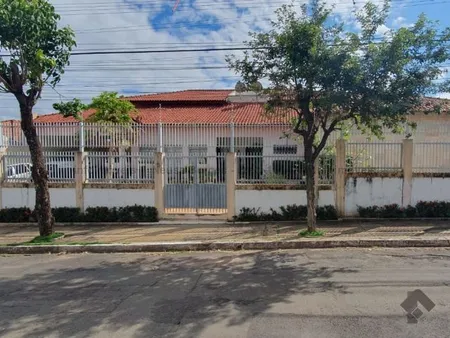 Casa-Térrea em Jardim TV Morena