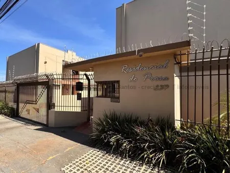 Sobrado-Condomínio em Chácara Cachoeira