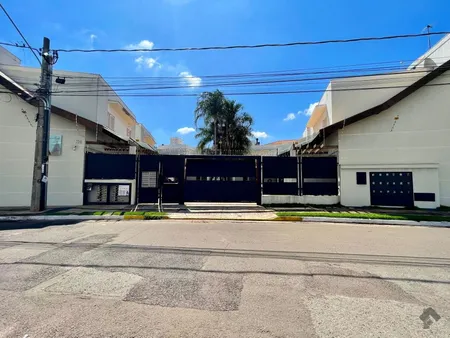 Sobrado-Condomínio em Chácara Cachoeira