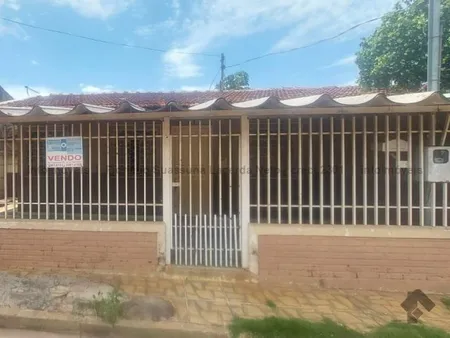 Casa-Térrea em Lar do Trabalhador