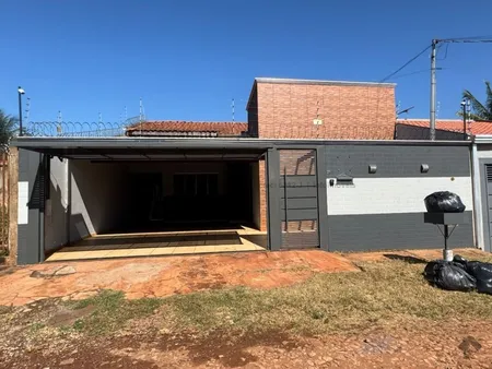 Casa-Térrea em Guanandi