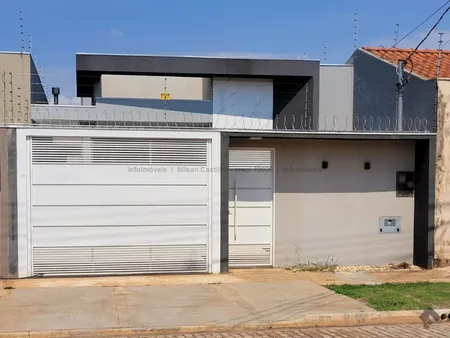 Casa-Térrea em Jardim Itatiaia