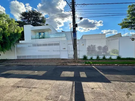 Sobrado em Chácara Cachoeira