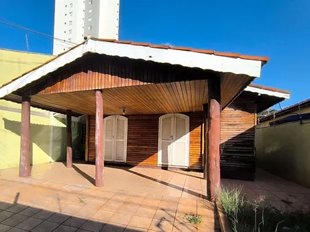 Casa-Térrea em Monte Castelo