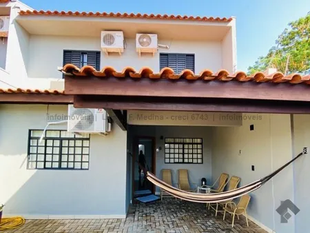 Sobrado-Condomínio em Chácara Cachoeira