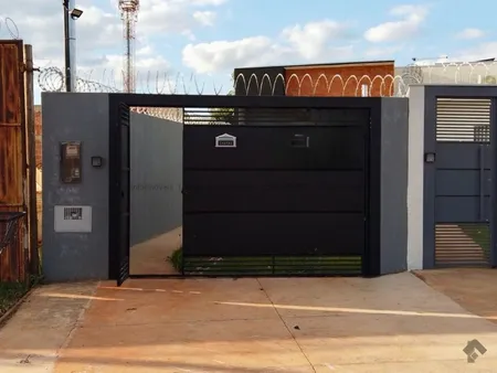 Casa-Térrea em Parque dos Laranjais