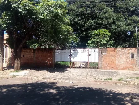 Casa-Térrea em Guanandi
