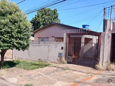 Casa-Térrea em Guanandi