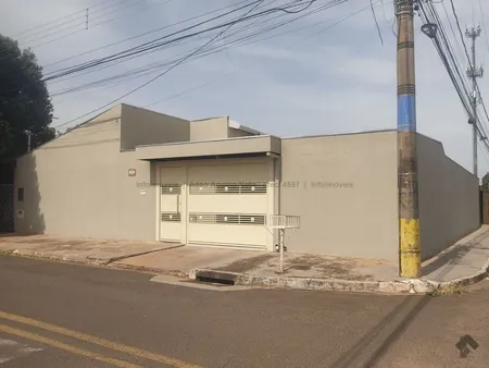 Casa-Térrea em Arnaldo Estevão de Figueiredo