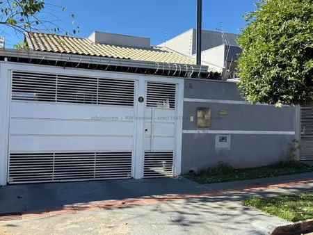 Casa-Térrea em Jardim Montevidéu
