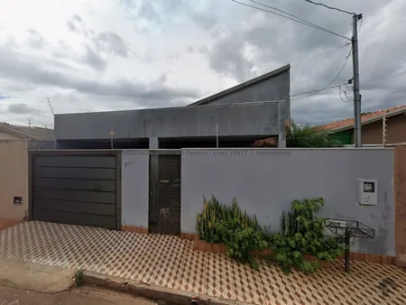 Casa-Térrea em Vila Moreninha II