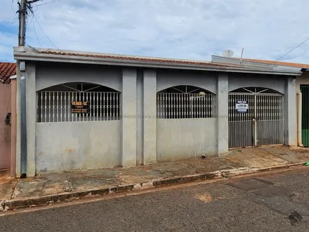 Casa-Térrea em Aero Rancho