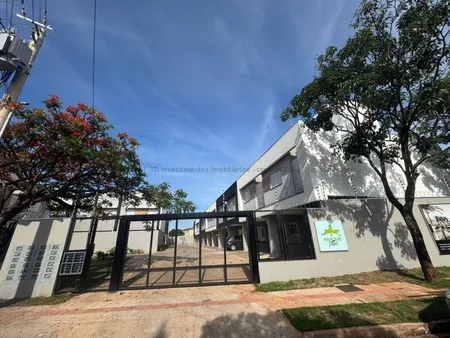 Sobrado-Condomínio em Chácara Cachoeira