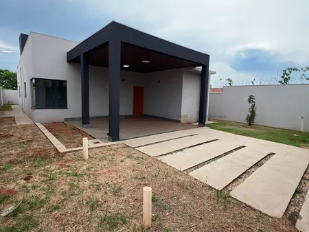 Casa-Térrea em Jardim das Cerejeiras