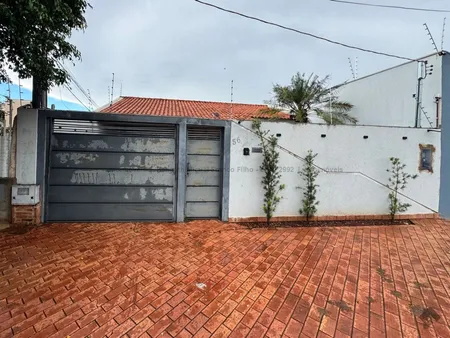 Casa-Térrea em Jardim São Lourenço