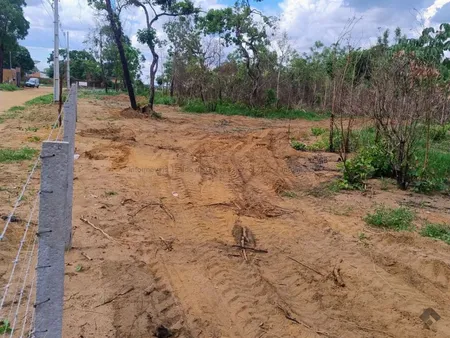 Área em Parque Novo Século