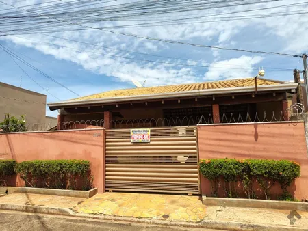 Casa-Térrea em Jardim das Hortências II