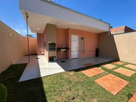 Casa-Térrea em Guanandi