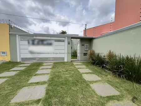 Casa-Térrea em Guanandi