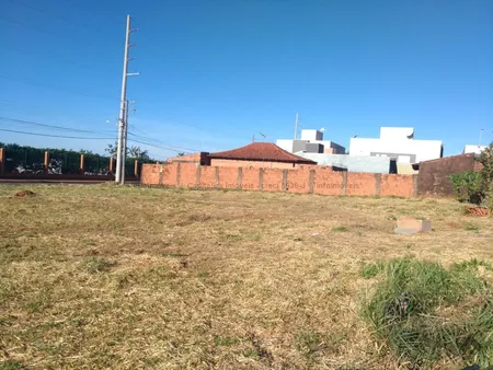 Terreno em Jardim Montevidéu