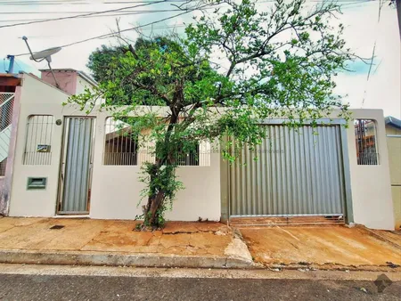 Casa-Térrea em Aero Rancho