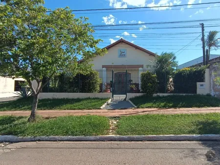 Casa-Térrea em Jardim Montevidéu