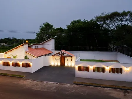 Casa-Térrea-Condomínio em Solar dos Lagos II