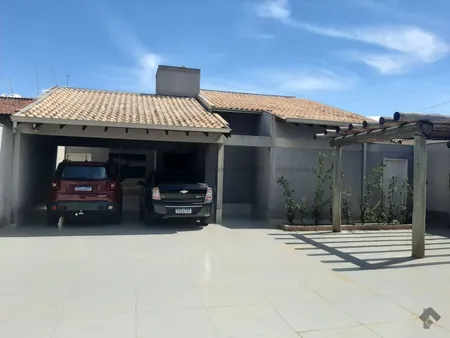 Casa-Térrea em Monte Castelo