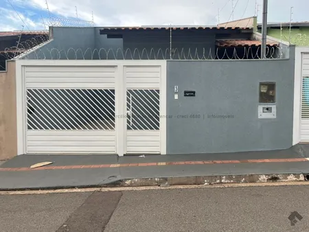 Casa-Térrea em Monte Castelo