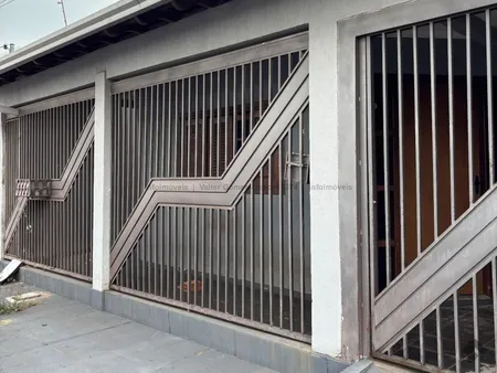 Casa-Térrea em Aero Rancho