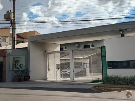 Sobrado-Condomínio em Chácara Cachoeira