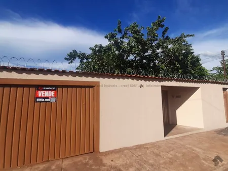 Casa-Térrea em Guanandi
