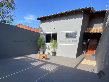 Casa-Térrea em Jardim Presidente