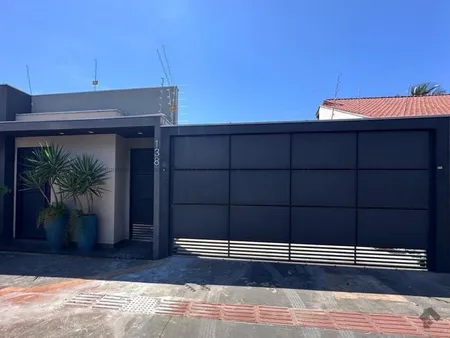 Casa Comercial em Vila Planalto
