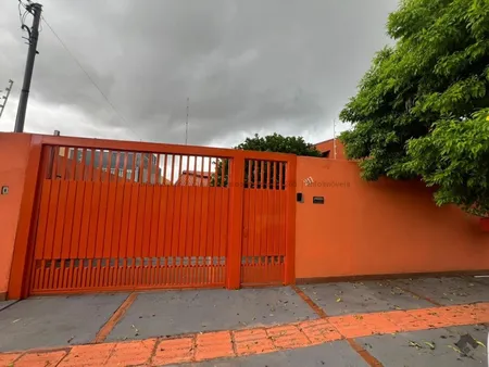 Casa-Térrea em Jardim Jacy
