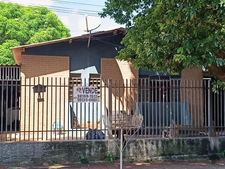 Casa-Térrea em Vila Eliane