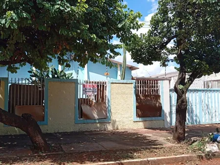 Casa-Térrea em Vila Eliane