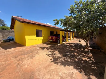 Casa-Térrea em Iracy Coelho