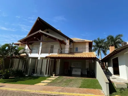 Sobrado-Condomínio em Chácara Cachoeira
