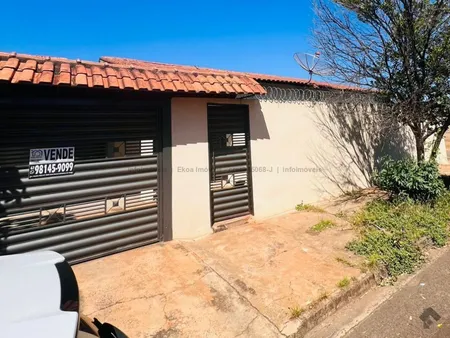 Casa-Térrea em Jardim Pênfigo