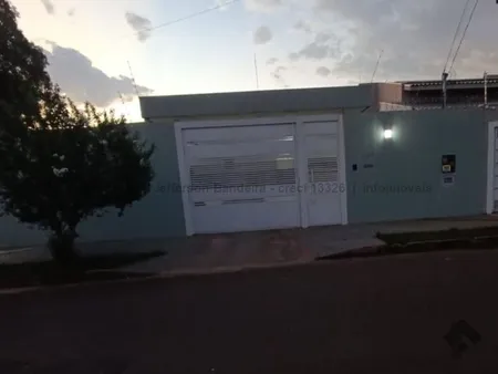 Casa-Térrea em Jardim Panamá