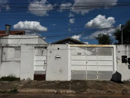 Casa de Vila em Arnaldo Estevão de Figueiredo