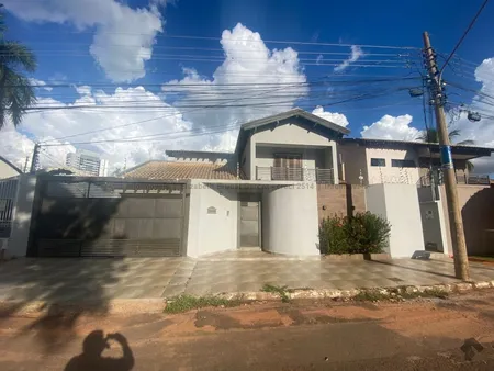 Sobrado em Chácara Cachoeira
