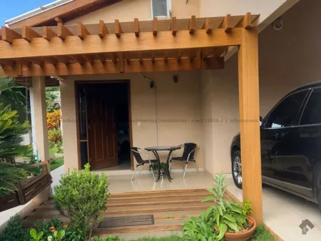 Casa-Térrea em Guanandi
