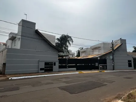 Sobrado-Condomínio em Chácara Cachoeira